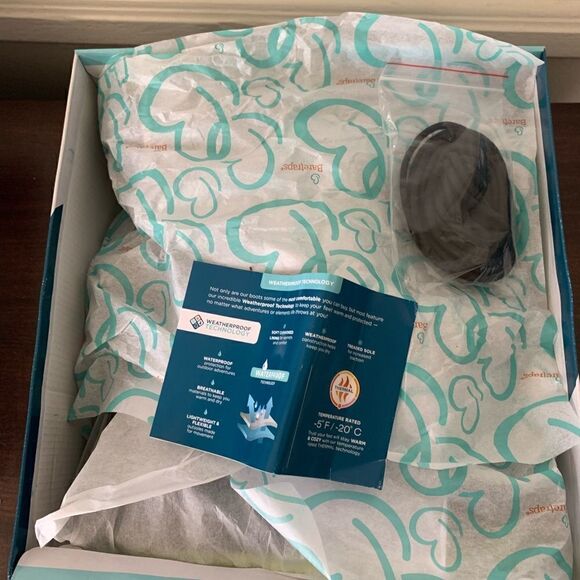 Baretraps dish water resistant  weatherproof,treaded soul, faux shearling bootie - Picture 11 of 12